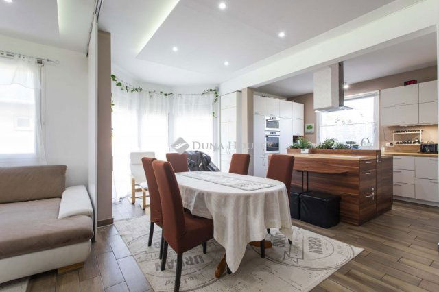 Eladó családi ház, Feketeerdőn 79.9 M Ft, 5 szobás