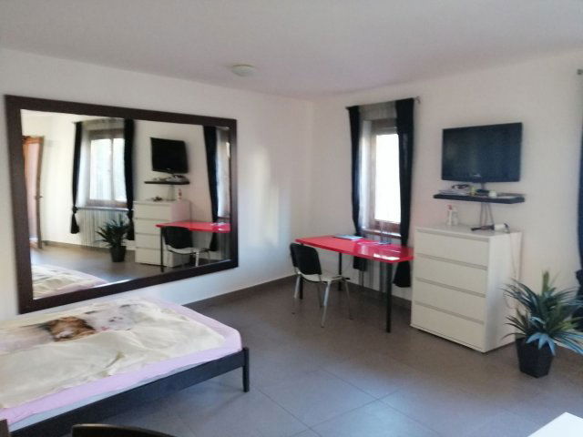 Kiadó téglalakás, albérlet, Pécsett, Perczel Miklós utcában