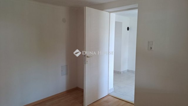 Eladó családi ház, Jászárokszálláson 21.5 M Ft, 2 szobás