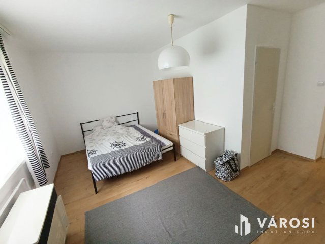 Eladó téglalakás, Szigetszentmiklóson 59.9 M Ft, 2+1 szobás