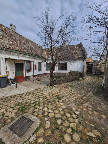 Eladó családi ház, Baján 38 M Ft, 6 szobás