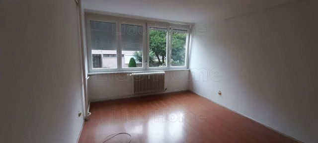 Eladó panellakás, Kaposváron 33.5 M Ft, 2 szobás