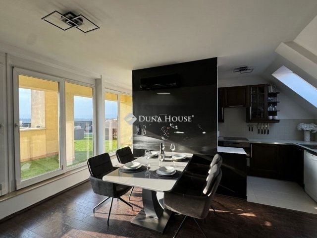 Eladó téglalakás, Budapesten, XVI. kerületben 180 M Ft, 3 szobás