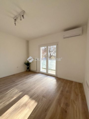 Eladó panellakás, Pécsett, Páfrány utcában 54.9 M Ft, 2 szobás