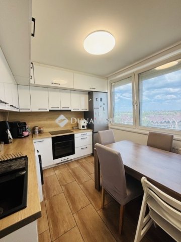 Eladó panellakás, Debrecenben 74.9 M Ft, 4 szobás