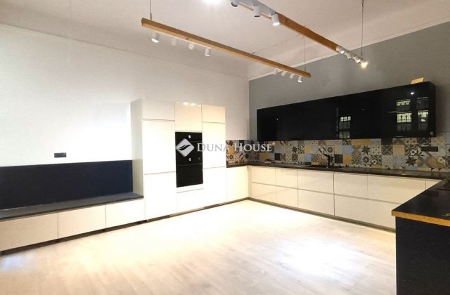 Eladó téglalakás, Budapesten, II. kerületben 155 M Ft, 3 szobás