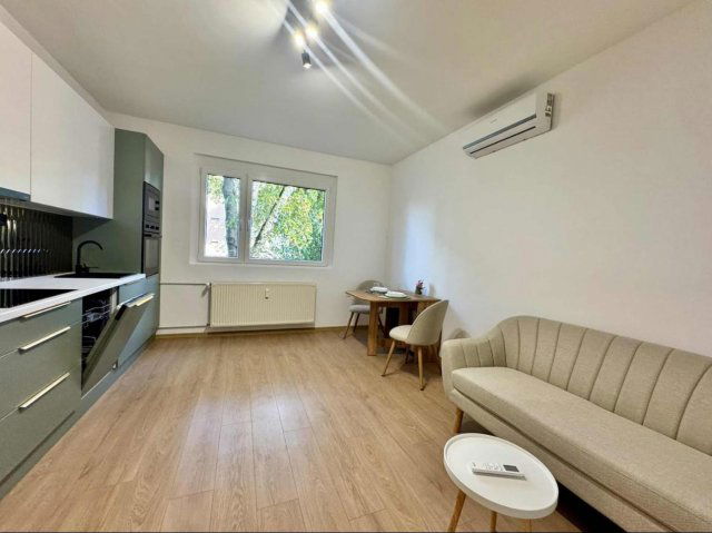 Kiadó panellakás, albérlet, Pécsett, Endre utcában, 2 szobás