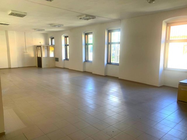 Eladó üzlethelyiség, Sátoraljaújhelyen 32 M Ft