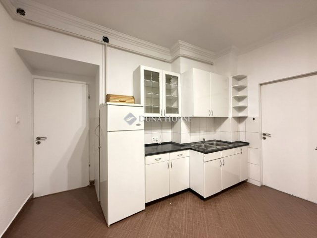 Eladó üzlethelyiség, Budapesten, VI. kerületben 135 M Ft