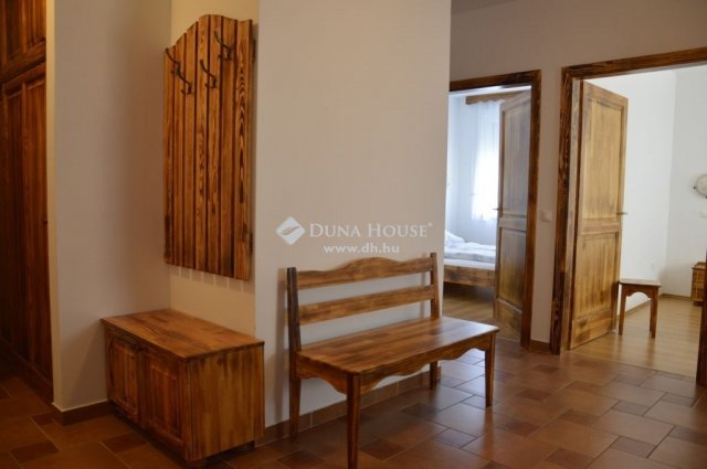 Eladó családi ház, Sárváron 325 M Ft, 13 szobás