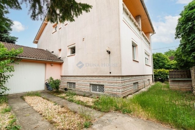 Eladó családi ház, Vecsésen 139.99 M Ft, 5 szobás