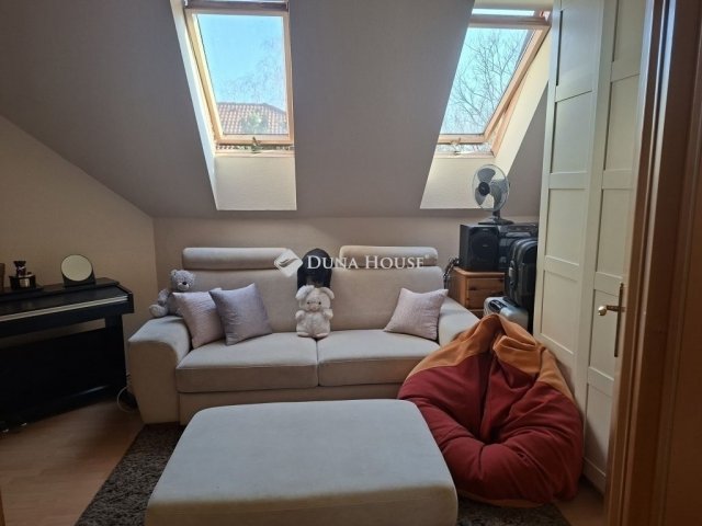 Eladó ikerház, Nagytarcsán 180 M Ft, 5 szobás