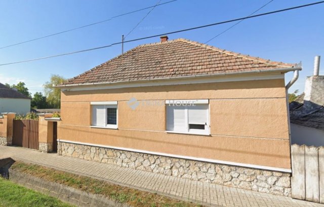 Eladó családi ház, Mezőlakon 34.5 M Ft, 2 szobás