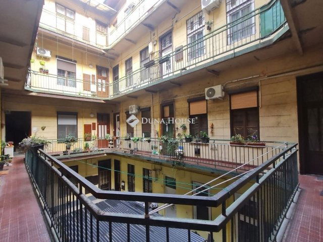 Eladó téglalakás, Budapesten, VII. kerületben 56.9 M Ft