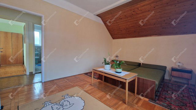 Eladó családi ház, Komáromban 62.9 M Ft, 4 szobás