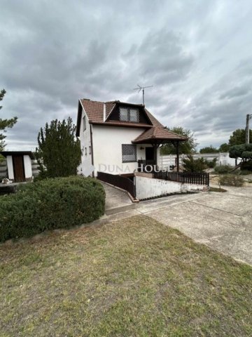 Eladó családi ház, Csemőn 38.5 M Ft, 1 szobás