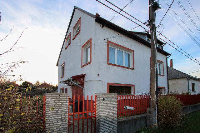 Eladó családi ház, Székesfehérvárott 79 M Ft, 3+1 szobás