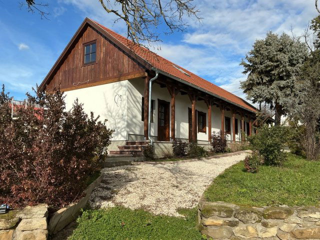 Eladó családi ház, Balatonfőkajáron 127 M Ft, 3+1 szobás