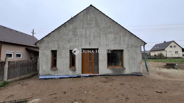 Eladó családi ház, Erdőkertesen 105 M Ft, 4 szobás