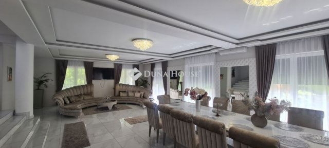 Eladó családi ház, Budapesten, III. kerületben 290 M Ft