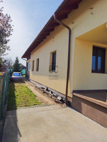 Eladó családi ház, Nagytarcsán 207.9 M Ft, 7 szobás