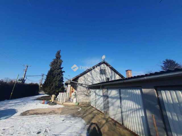 Eladó családi ház, Dombóváron, Március 15. téren 42 M Ft