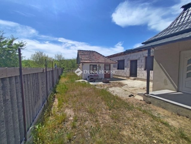 Eladó családi ház, Pilisen 58 M Ft, 2 szobás