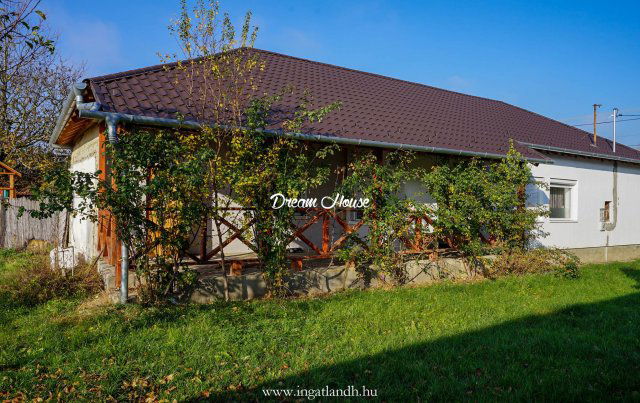 Eladó családi ház, Nyírbogdányon 25.9 M Ft, 4 szobás