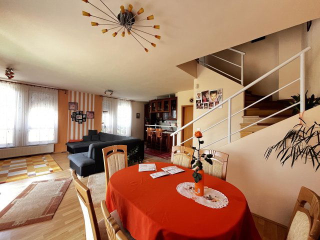 Eladó téglalakás, Pécsett 97.9 M Ft, 4 szobás