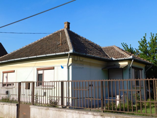 Eladó családi ház, Tápiószentmártonon 33 M Ft, 3 szobás