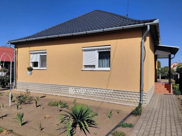 Eladó családi ház, Erdőtelken 33.5 M Ft, 2 szobás