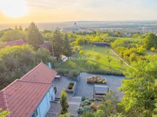 Eladó családi ház, Esztergomban 99 M Ft, 2 szobás