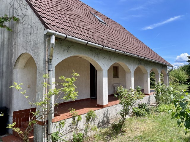Eladó családi ház, Aszófőn 149.9 M Ft, 6 szobás