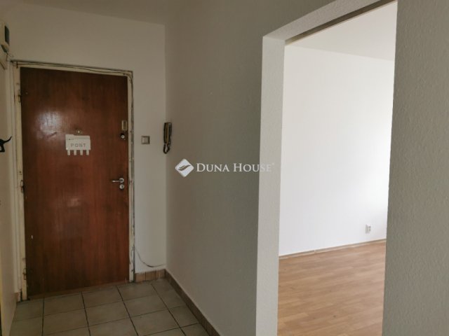 Eladó panellakás, Budapesten, III. kerületben 79.999 M Ft