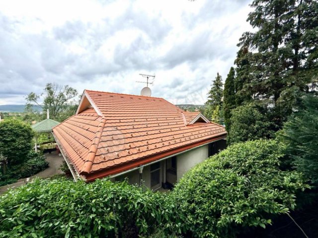 Eladó családi ház, Budakeszin, Jókai utcában 260 M Ft, 6 szobás