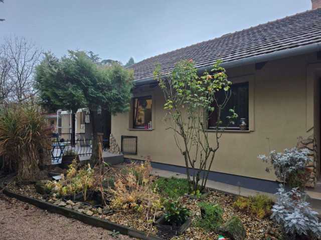 Eladó családi ház, Velencén 98 M Ft, 1+4 szobás