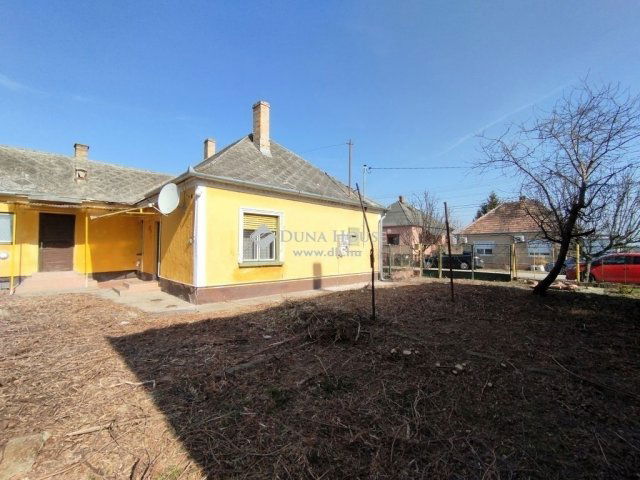 Eladó családi ház, Ácson 28.9 M Ft, 3 szobás