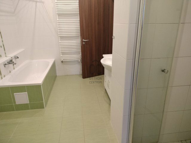 Kiadó téglalakás, albérlet, Győrött 240 E Ft / hó, 4 szobás