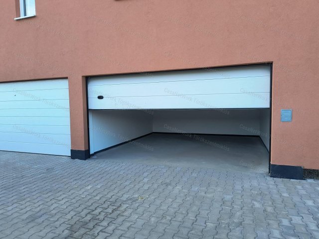 Eladó garázs, Törökszentmiklóson 7.95 M Ft, 1 szobás