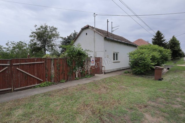 Eladó családi ház, Sándorfalván, Akácfa utcában 25.9 M Ft