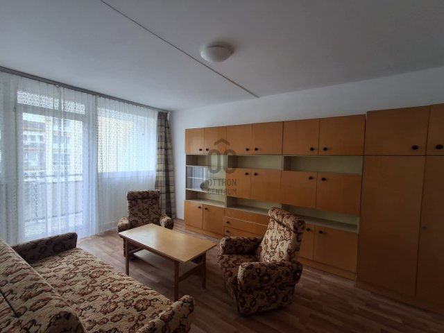 Kiadó panellakás, albérlet, Pécsett, Lahti utcában, 3 szobás