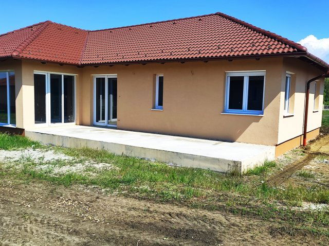 Eladó családi ház, Vácrátóton 154 M Ft, 5 szobás