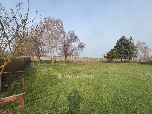 Eladó családi ház, Mohácson 30 M Ft, 2 szobás