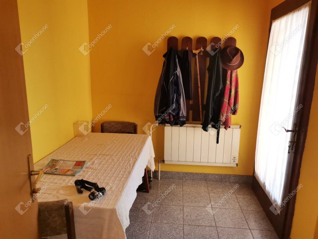 Eladó családi ház, Komáromban 52 M Ft, 5 szobás