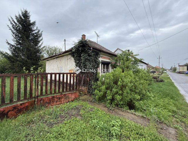 Eladó családi ház, Csengerben 11.9 M Ft, 2 szobás
