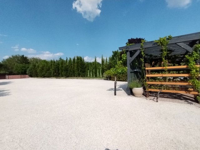 Eladó üzlethelyiség, Budapesten, XVII. kerületben 380 M Ft