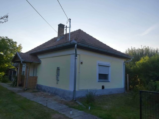 Eladó családi ház, Jákón 18.5 M Ft, 1 szobás