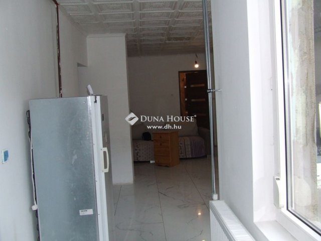 Eladó családi ház, Esztergomban 88 M Ft, 6 szobás