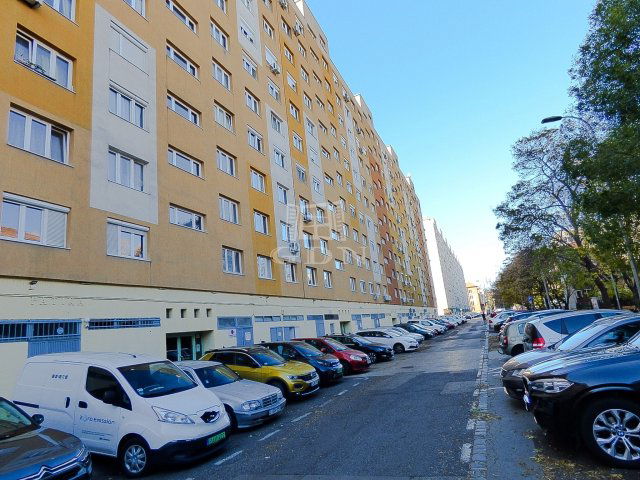 Eladó panellakás, Budapesten, III. kerületben 79.8 M Ft, 3 szobás