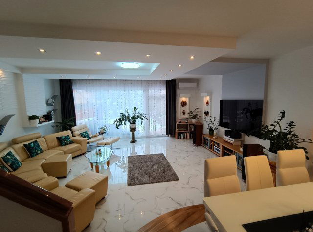 Eladó sorház, Debrecenben, Tessedik Sámuel utcában 136 M Ft